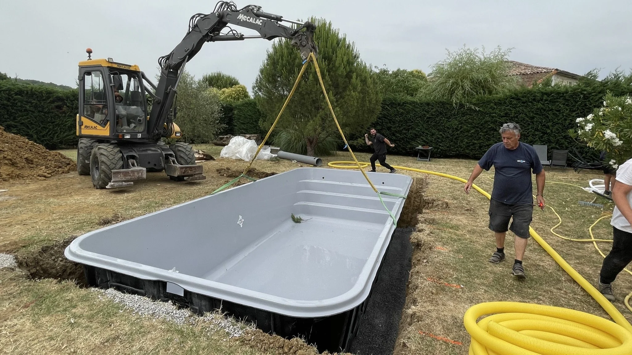 Terrassement, pose du bac de psicine creusee